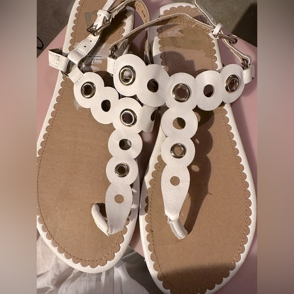 Report White flat thong buckle sandal with circles and gold hardware grommets - Picture 3 of 13